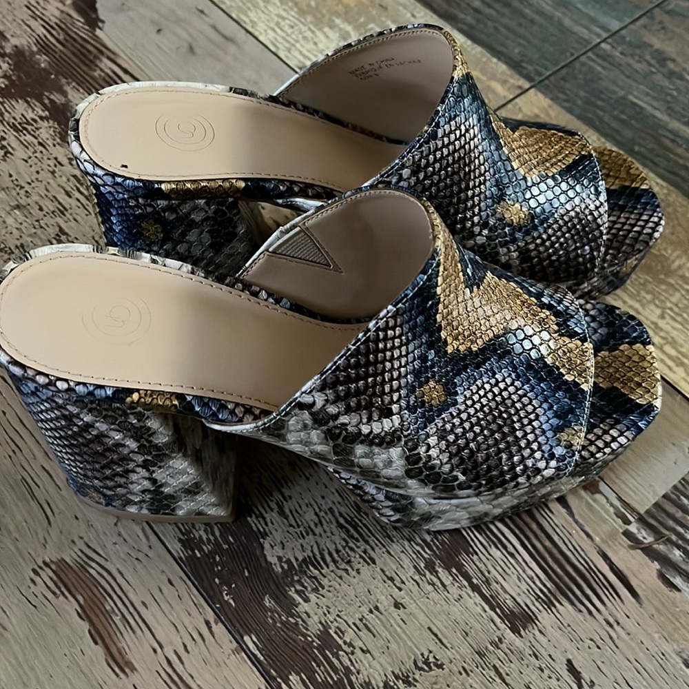 Urban Outfitters blue and gold snakeskin platform heels